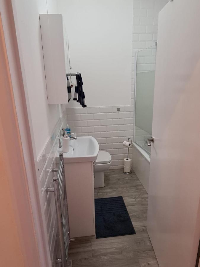 Centrally Located, Comfortable Apartment Near Station, Beach And North Laines Brighton Exterior foto