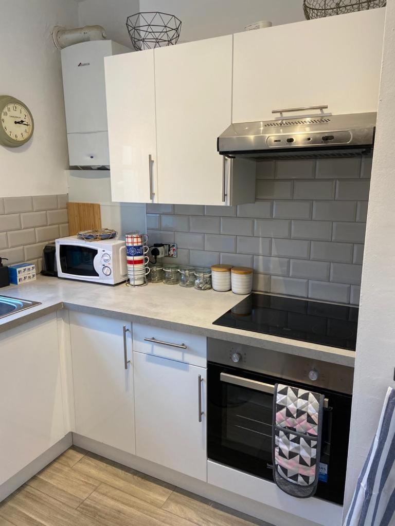 Centrally Located, Comfortable Apartment Near Station, Beach And North Laines Brighton Quarto foto